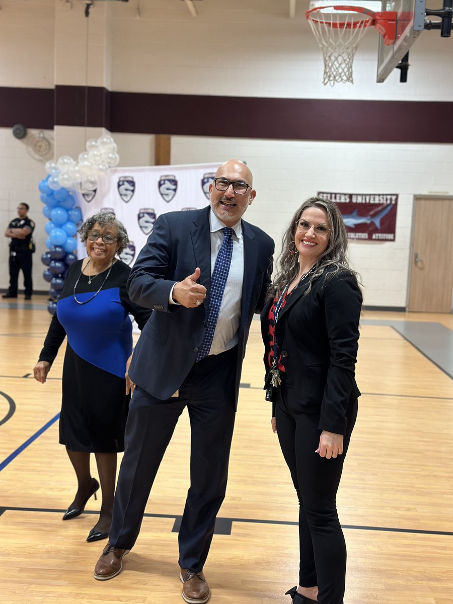 Please join us in congratulating our Principal, Ms. Ramos on being recognized as an HEB Excellence in Education Award Finalist. This award is designed to recognize outstanding educators for their leadership, commitment to students and communities, as well as inspire others.