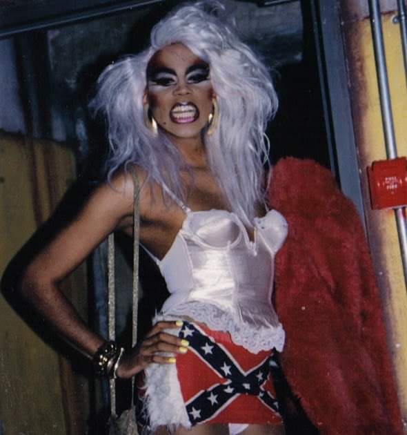 Mario_Presents's tweet photo. She made a name for herself by wearing a confederate flag dress.  

Ru's a closet case if I ever saw one.

#Comeoutalready #Notallgaysaredemocrat #SecretRepublican https://t.co/OyMnzQor9C