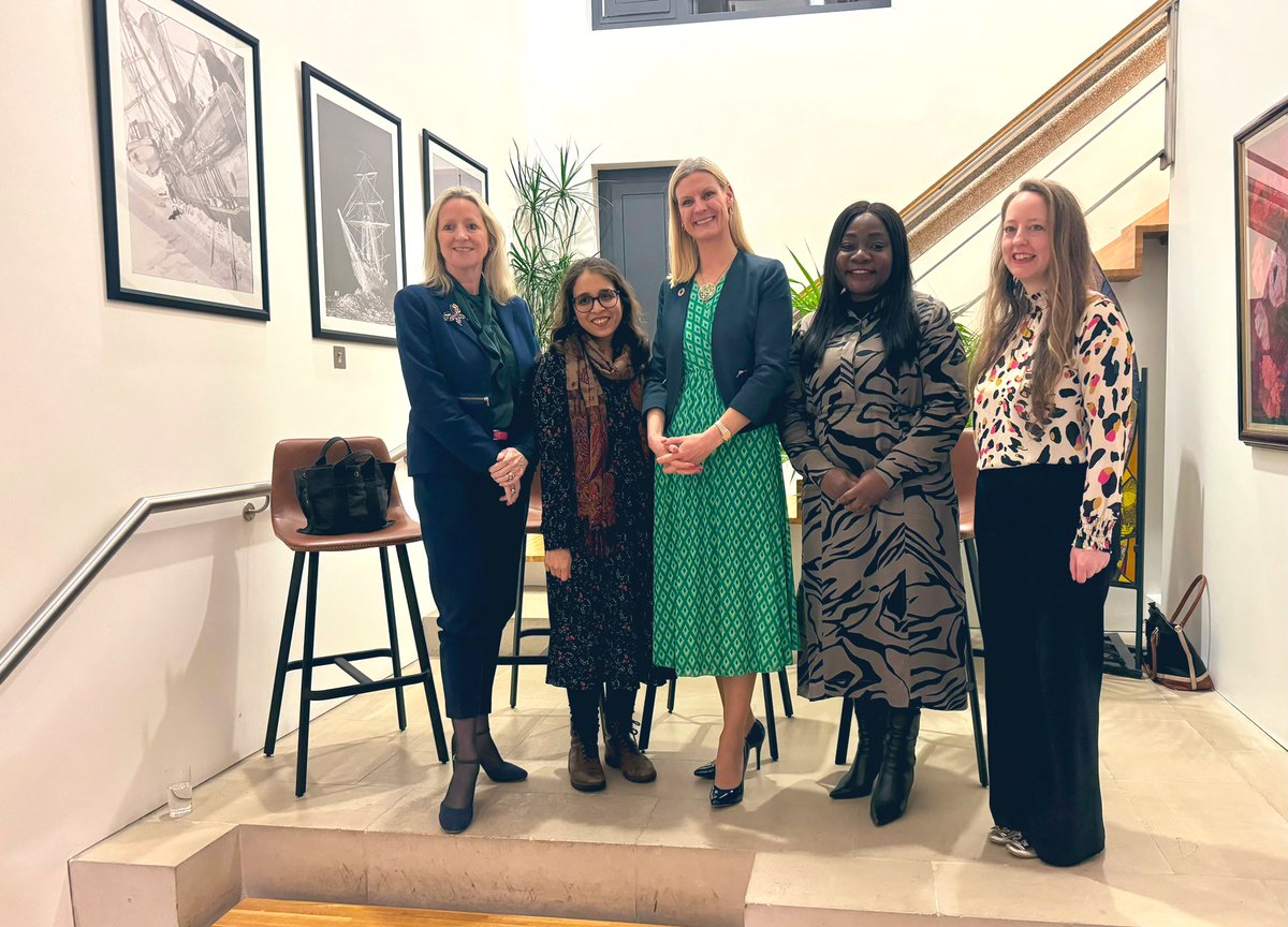 Raemmu's tweet image. Honoured to join the panel discussion on experiences of women in politics for #IWD24 at the British Embassy Dublin. Accompanied by my #twin Alexa♥️, had fun recording a #voxpop with @CllrShellyHQ