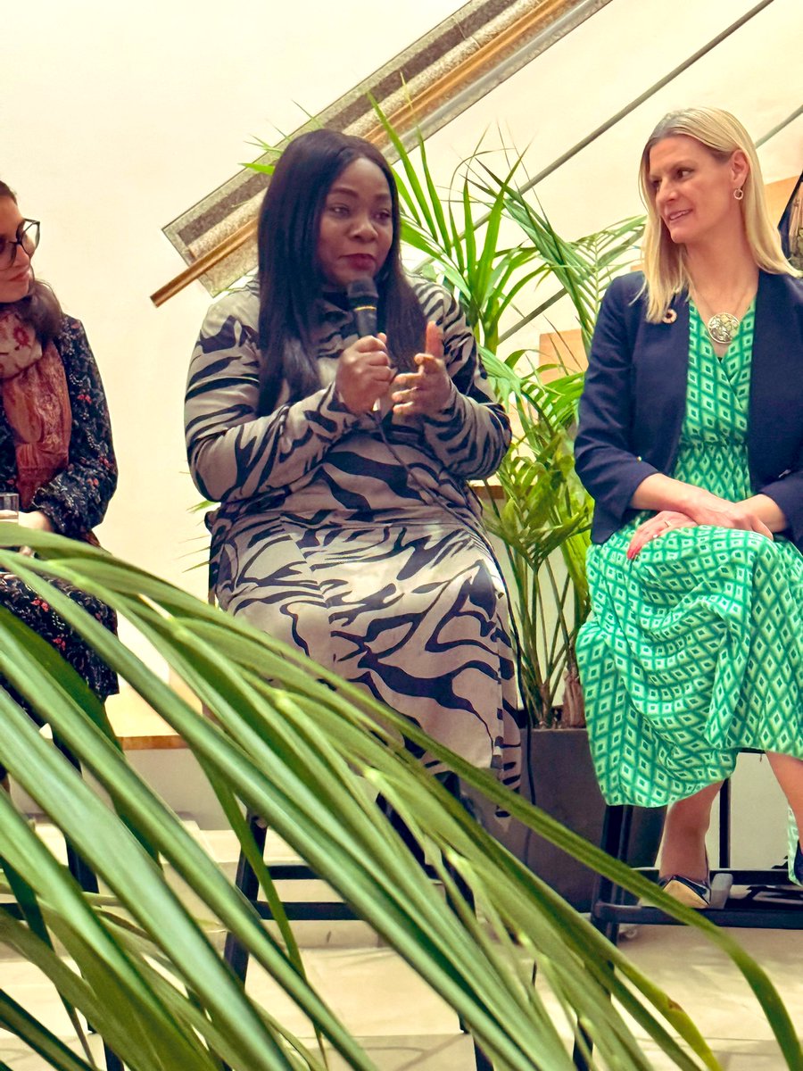 Raemmu's tweet image. Honoured to join the panel discussion on experiences of women in politics for #IWD24 at the British Embassy Dublin. Accompanied by my #twin Alexa♥️, had fun recording a #voxpop with @CllrShellyHQ