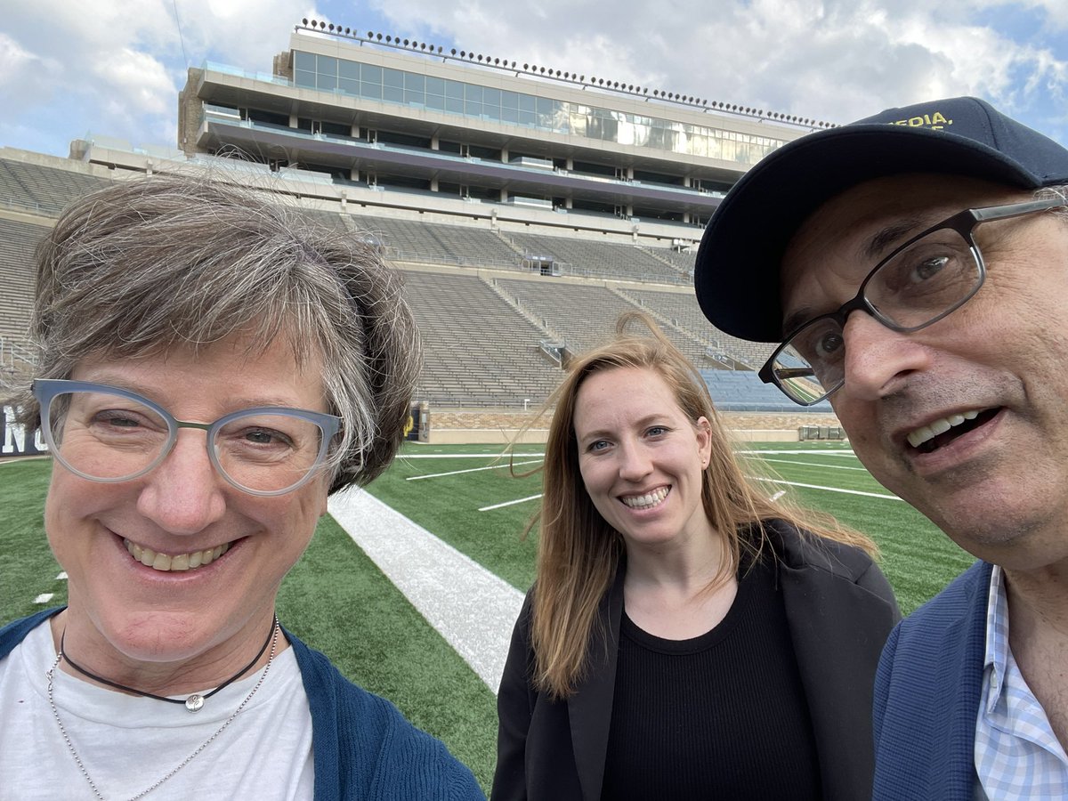 On Monday, Prof. Coleman’s Sports & the Environment class heard from Dr. @maddyjorr of @SportEcoGroup and Lew Blaustein of @GreenSportsBlog and @ecoathletesteam to talk all things sports, environmental policy, and working for a #ClimateComeback!

#GoIrish #SMACatND #ClimateAction