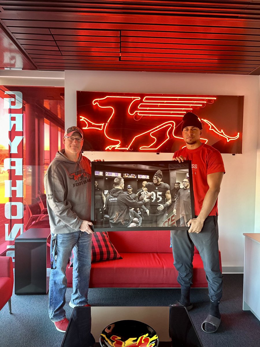 Back at Alumni Stadium where it all began! 🏈 Proud of our Gryphon alum &amp; <a href="/Ravens/">Baltimore Ravens</a> <a href="/Taviusrobinson/">Tavius Robinson</a> for dominating year one in the <a href="/NFL/">NFL</a>! From sacking Joe Burrows to receiving the game ball, he's unstoppable. Can't wait to celebrate! 🎉 #GryphonPride #NFL #Homecoming