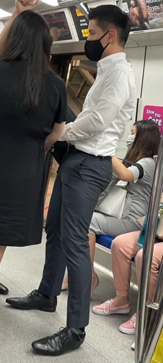 This is imo, the best kind of body to wear formal. Fill up the exec wear nicely! 

Follow for more: <a href="/sgexecdaddy/">sgexecdaddy</a>