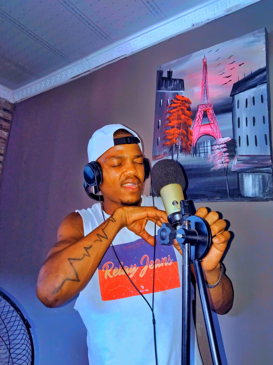 EdgeKMT's tweet photo. #RapLife ❤️🔥🌹💯 https://t.co/zhiiY4BXfy