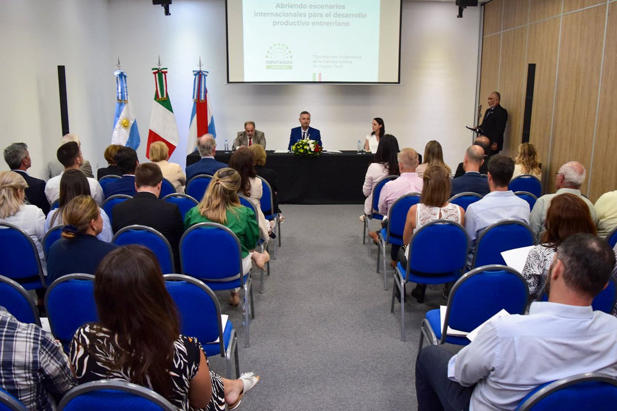comex_er's tweet photo. 👥 En la tarde de hoy, en el CPC Paraná, participamos de la exposición "Abriendo escenarios internacionales para el desarrollo productivo entrerriano", brindada por el Dr. @tirellifranco https://t.co/qQLJ6TQ3zm