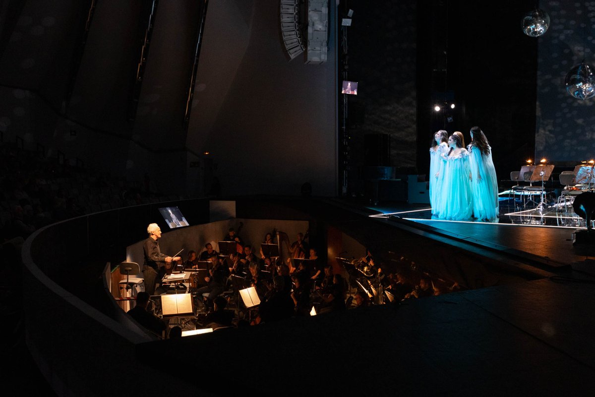❤️Despedimos el jueves con una de las arias más hermosas de la lírica, la Canción a la Luna🌙 de la ópera #Rusalka y que hoy acaba de ofrecer su 2ª función en el <a href="/Auditoriotfe/">Auditorio de Tenerife</a> con la producción de <a href="/OperadeTenerife/">Ópera de Tenerife</a> y la dirección orquestal de <a href="/pauldaniel321/">Paul Daniel</a>
#SinfónicadeTenerife🧡