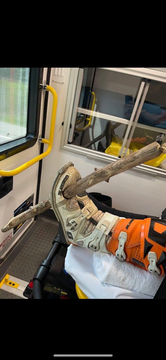 Pourtant c’était flagrant monsieur l’arbitreeeeee 

 #DoumbeBaki