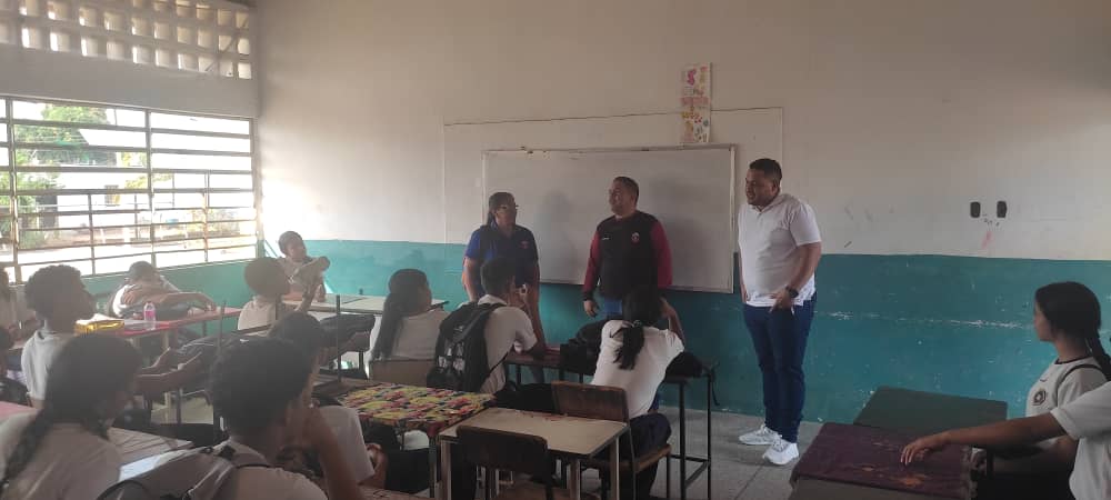 #07Marzo || Comisión Permanente de Desarrollo Social Integración y Salud visitó el liceo Las Amazonas

prensaelguayanes.com.ve/2024/03/07/com…
#YoPostuloANicolás <a href="/RivasRoberth89/">Roberth Rivas</a>