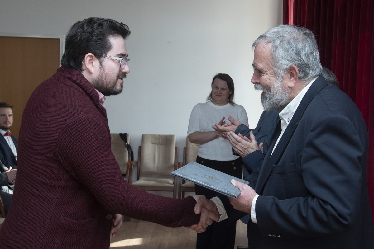 Recently I was awarded by the Hungarian Academy of Sciences with the Junior Researcher Award. It is very inspiring, as I was told I am the first non-Hungarian to receive the award and it is a huge motivation to continue working on Extracellular Vesicles semmelweis.hu/hirek/2024/03/…