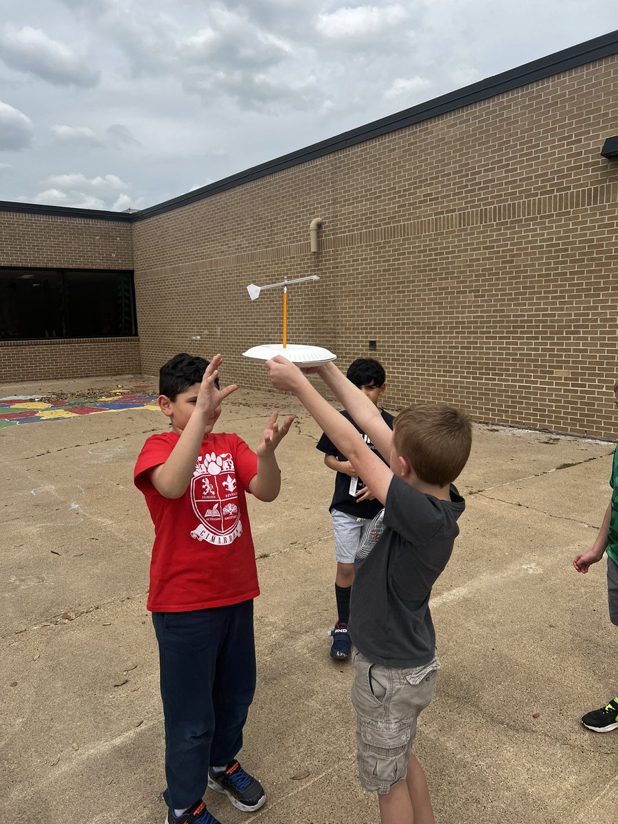 LauraDey22's tweet photo. DIY wind vanes to wrap up our Earth patterns unit. The kids had the best time with these! https://t.co/cFNKV38kGk