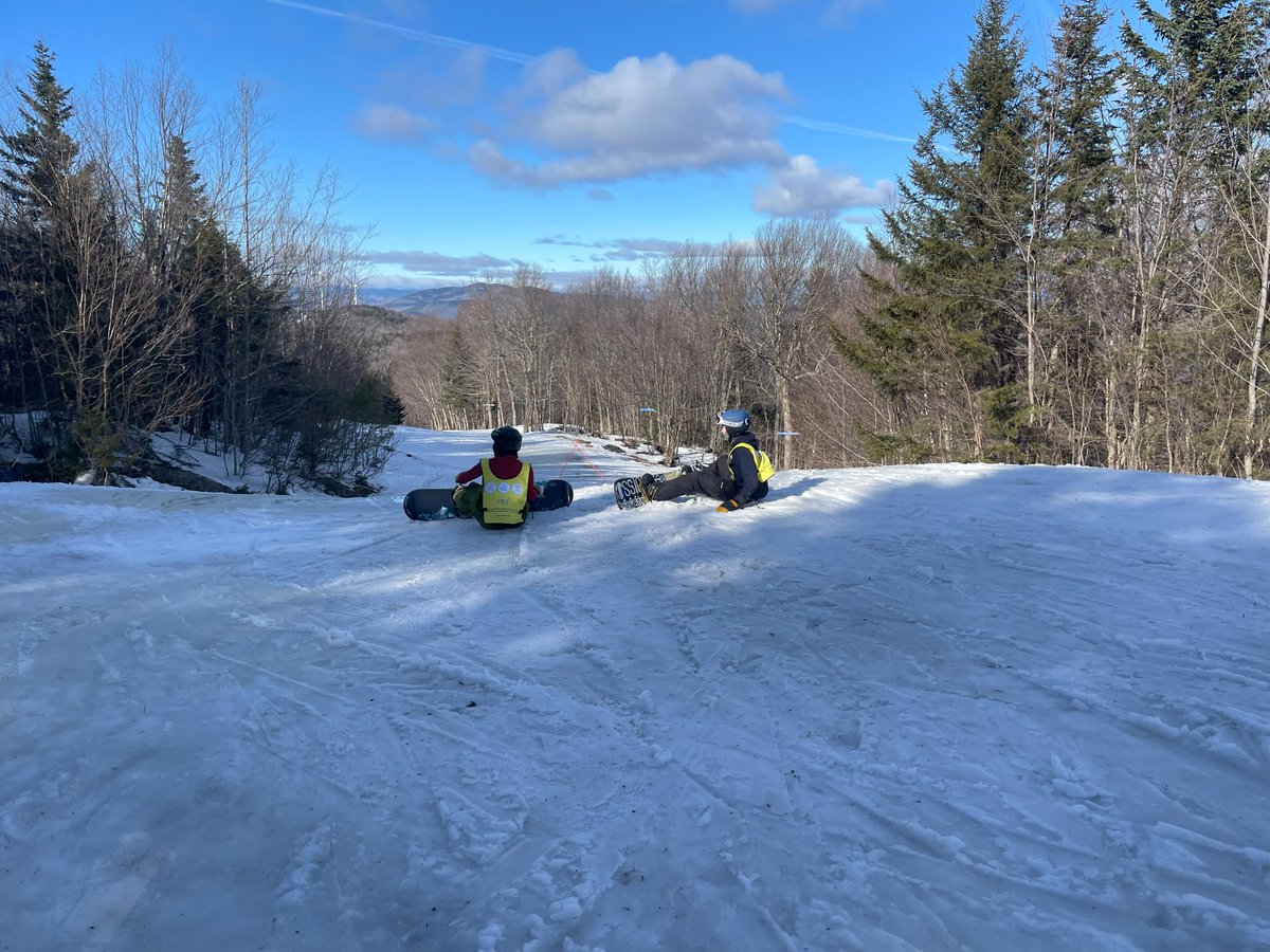SkiTenney's tweet image. Look at these smiles! Last weekend we had a special group with us @yeskidsboston. This fantastic organization gives Boston’s urban youth access to new outdoor experiences. Looking forward to having you back on the mountain next year!

#givingback #learntoski #skitenney