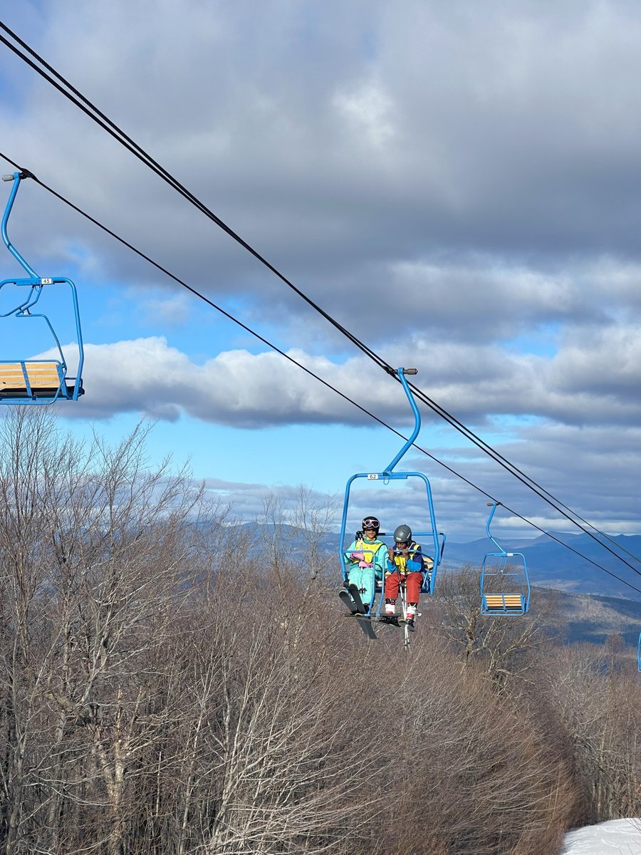 SkiTenney's tweet image. Look at these smiles! Last weekend we had a special group with us @yeskidsboston. This fantastic organization gives Boston’s urban youth access to new outdoor experiences. Looking forward to having you back on the mountain next year!

#givingback #learntoski #skitenney