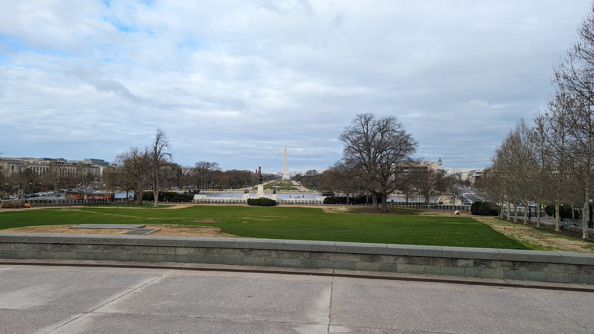 Starting last night they fenced/gated in the entire Capitol complex.     
#SOTU2024