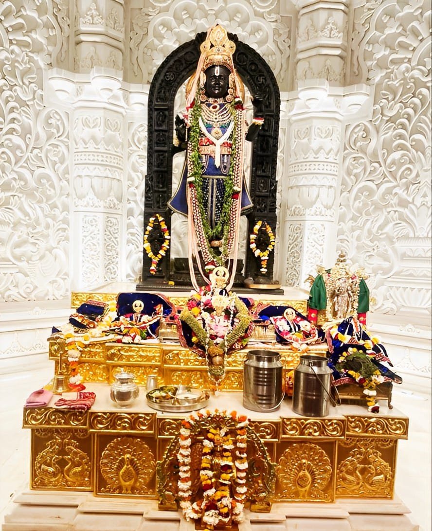 ShriAyodhya_'s tweet photo. ब्रह्ममुहूर्त में 4:45 बज चुके हैं अगर जाग रहे हो तो प्रभु श्री राम के चरणों में अपनी हाजिरी लगाते चलें। https://t.co/c8AdnXJbM5