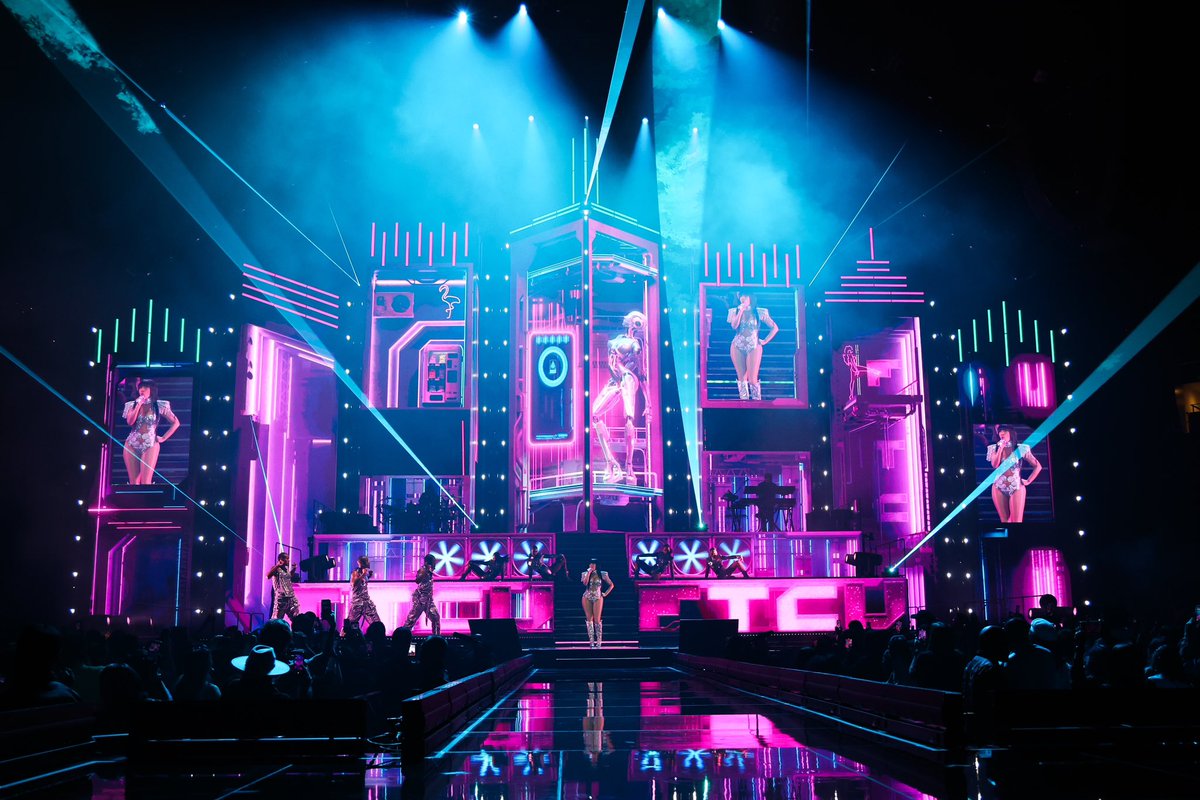 ClimateArena's tweet photo. Three more sleeps, #Barbz 🤭🦄💅💖

@NICKIMINAJ / @MonicaDenise 

📸: Kevin Mazur https://t.co/PKqnGb8UkD