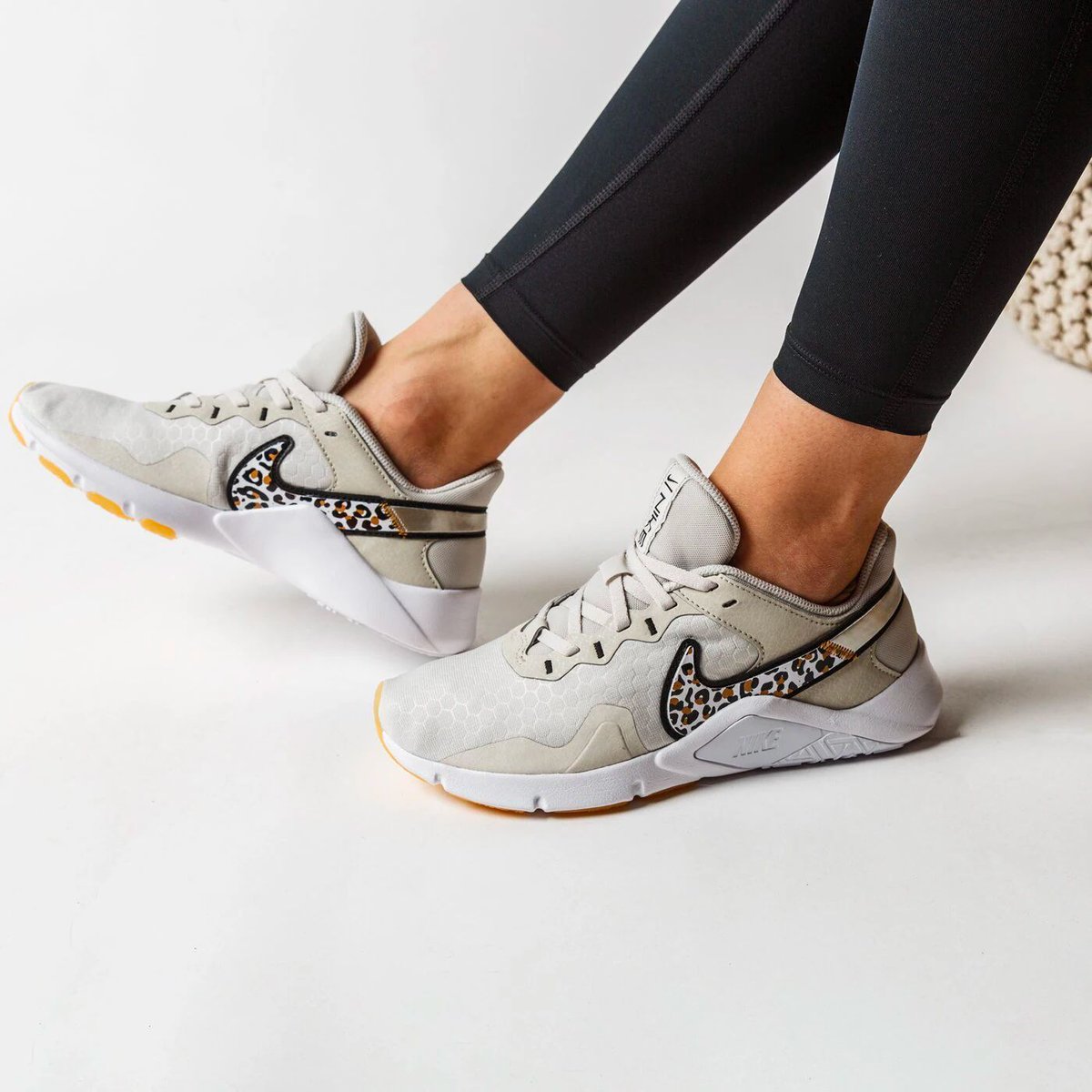 nike dunk championship red release date