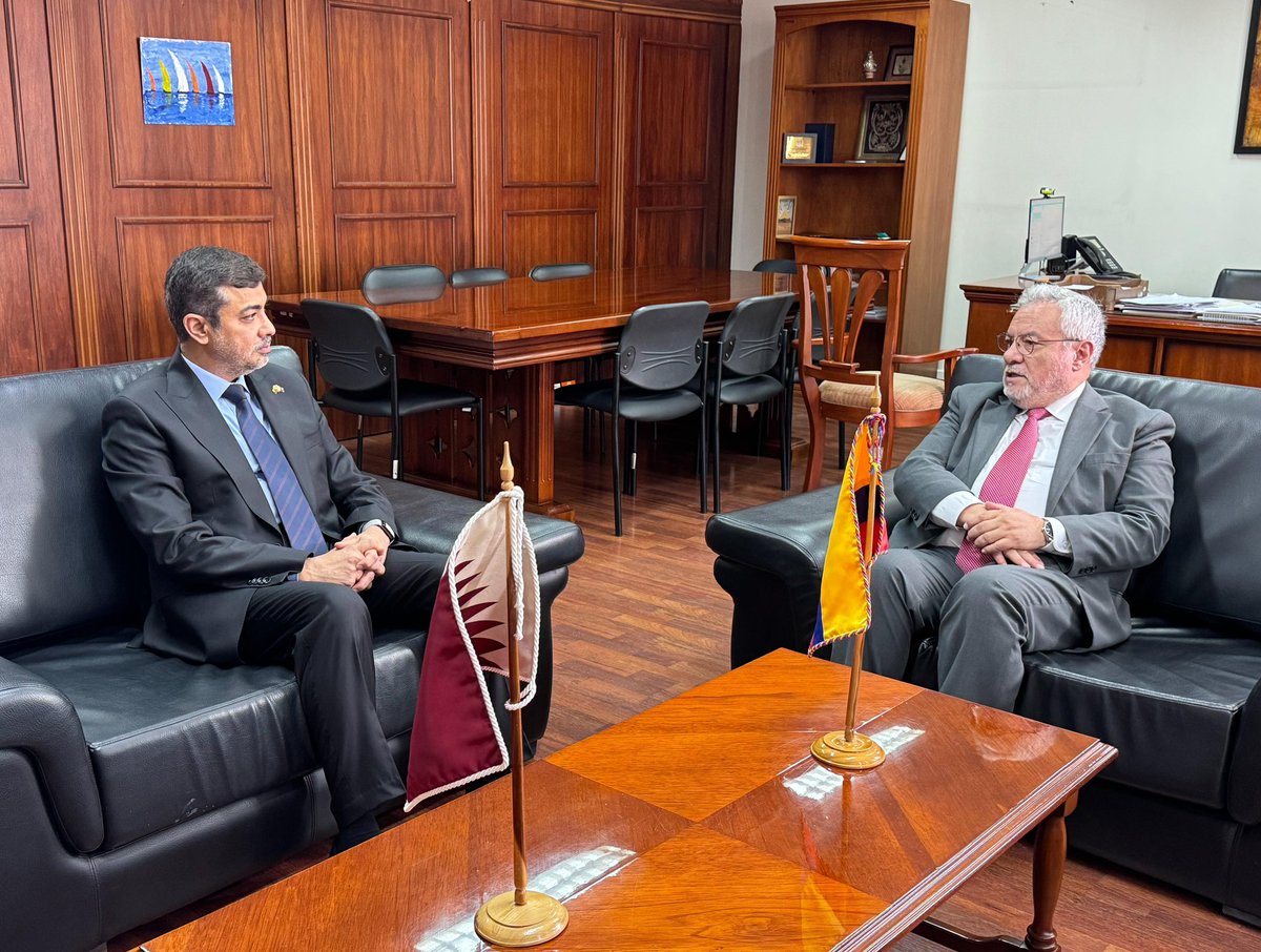 CancilleriaEc's tweet photo. Tras la presentación de sus cartas credenciales, el embajador de Catar, Fahad Ahmed J. Al-Hamar, efectuó una visita de cortesía al subsecretario de África, Asia y Oceanía, @PozoLpozom, para reiterar su compromiso de fortalecer las relaciones bilaterales y de cooperación. 🇪🇨🤝🇶🇦 https://t.co/nILHvfd9vx