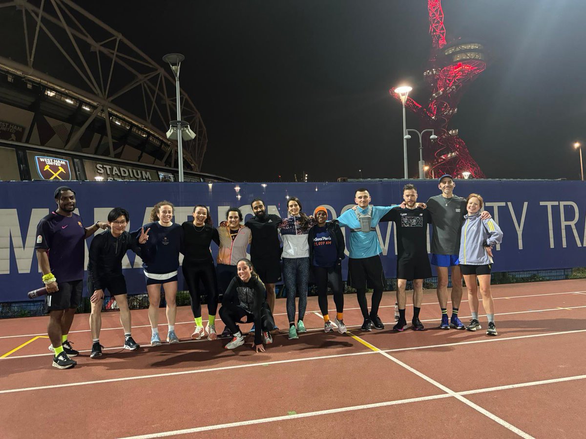 AshleyBurton_13's tweet image. Thursday night track sessions. Legs keep ticking, every run taking me closer to race day and need to maintain strength work more frequently. But good session with the Track And Core team. #Marathontraining #runsquad #runchat #runr #ukrunchat #Nikerunclub #Applefitness 🏃🏾‍♂️💪🏾
