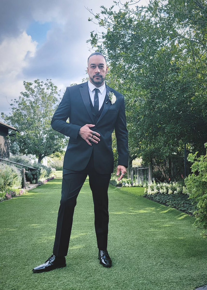 DomMysterioFans's tweet photo. DAMIAN PRIEST AT DOM’S WEDDING 😭

| 📸 Damian’s IG | https://t.co/w7pa1zvsRZ