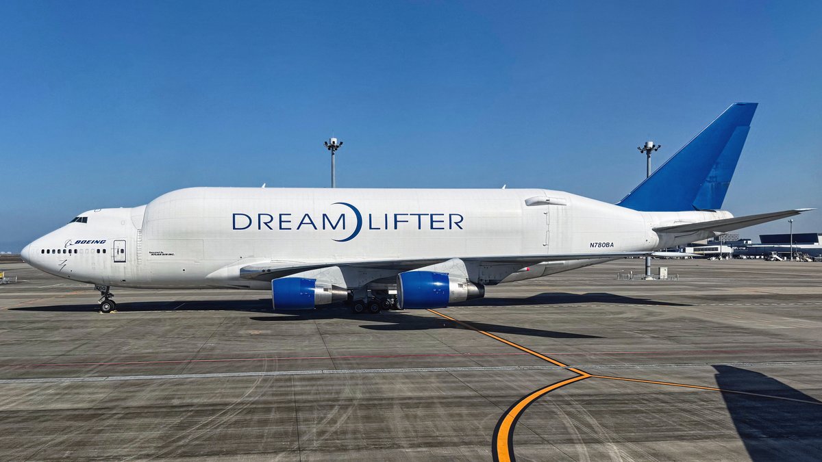 おはようございます。

Boeing 747-409(LCF) Dreamlifter