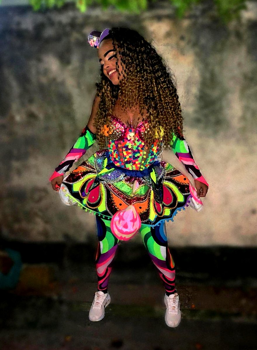 BateOficial's tweet photo. IMPERATIVAS DE IRAJÁ

CARNAVAL 2024 🎭

#batebola #batebolas #bateboleiro #bateboleira #bateboleiras #bateboleiros #euamobatebola #carnavalrj #carnaval2024 #batebolete #originalidades #suburbio #photography #riodejaneiro #planetabatebola #cultura https://t.co/IlJba6kCxR