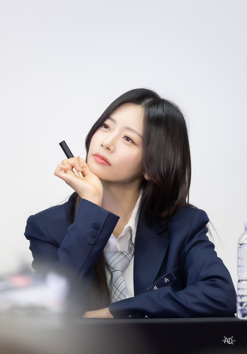 240127 - 시그 팬 싸인회

숭배가 자동으로 나오는 지유 선배… 🥹
진짜 짜릿하게 좋다. 이게 바로 복지..?❤️

#드림캐쳐 #Dreamcatcher 
#김지유 #지유 #JIU