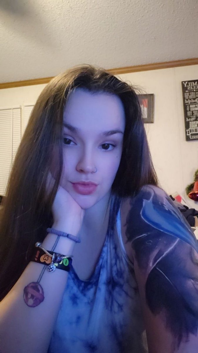 KayleyHunter's tweet image. Just another 1/4 sleeve, nbd