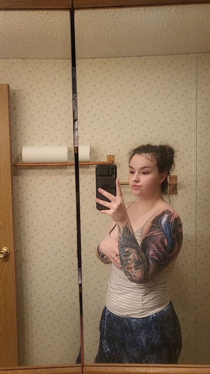 KayleyHunter's tweet image. Just another 1/4 sleeve, nbd