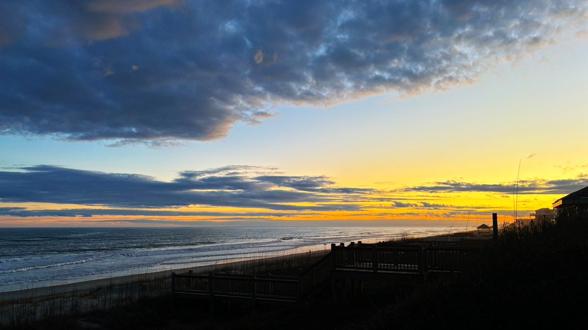 Another beautiful sunset at EI. Never gets old! #ncwx <a href="/SpecNews1ILM/">Spectrum News 1 ILM</a> <a href="/SpecNews1RDU/">Spectrum News 1 RDU</a> <a href="/SpecNews1Triad/">Spectrum News 1 Triad</a>