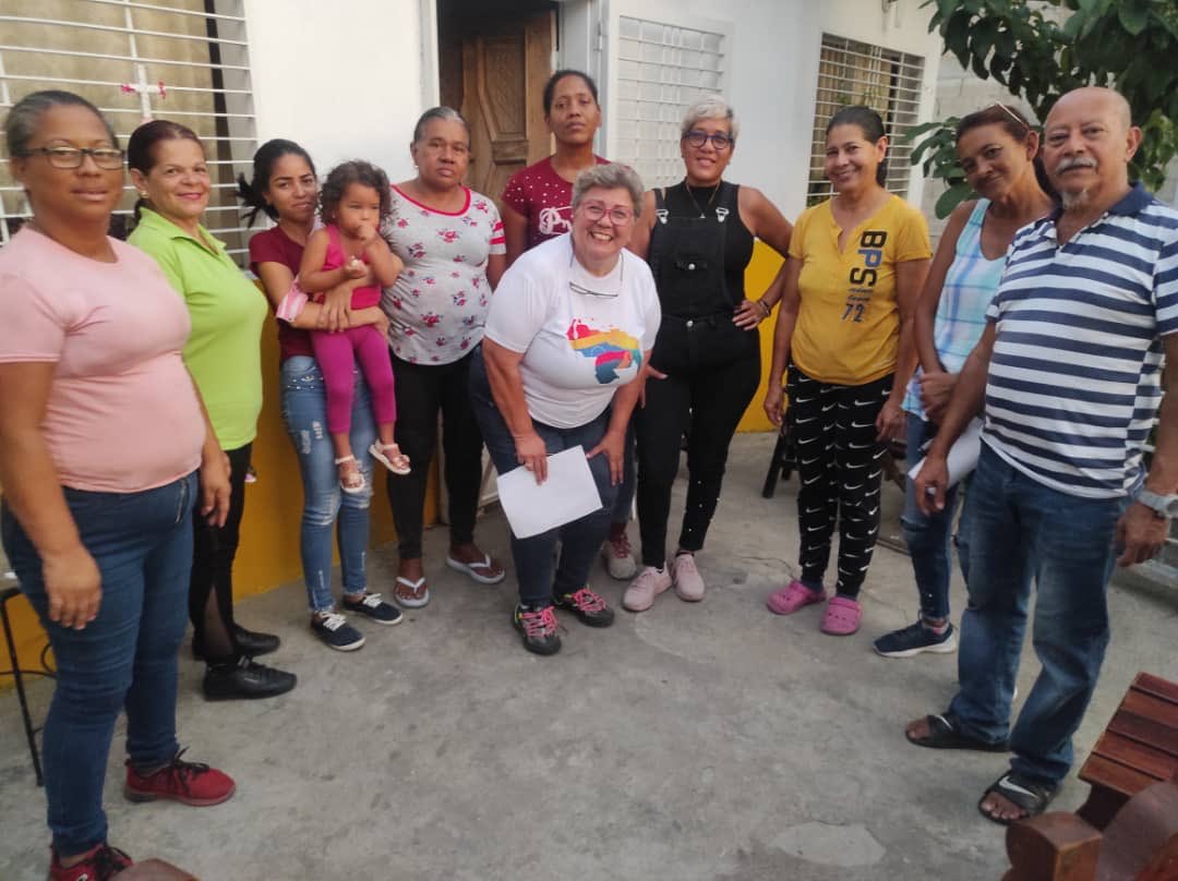 En la Asamblea con las Jefas de Calle del sector Casa Grande de la UBCH  CEIN LAMAS, ARAGUA. 
#YoPostuloANicolás a <a href="/NicolasMaduro/">Nicolás Maduro</a> como Candidato a Presidente por el <a href="/PartidoPSUV/">PSUV</a> porque en nuestro Parido  Las Bases Deciden indiscutiblemente #LoQueDiganLasBases
Venceremos !!!