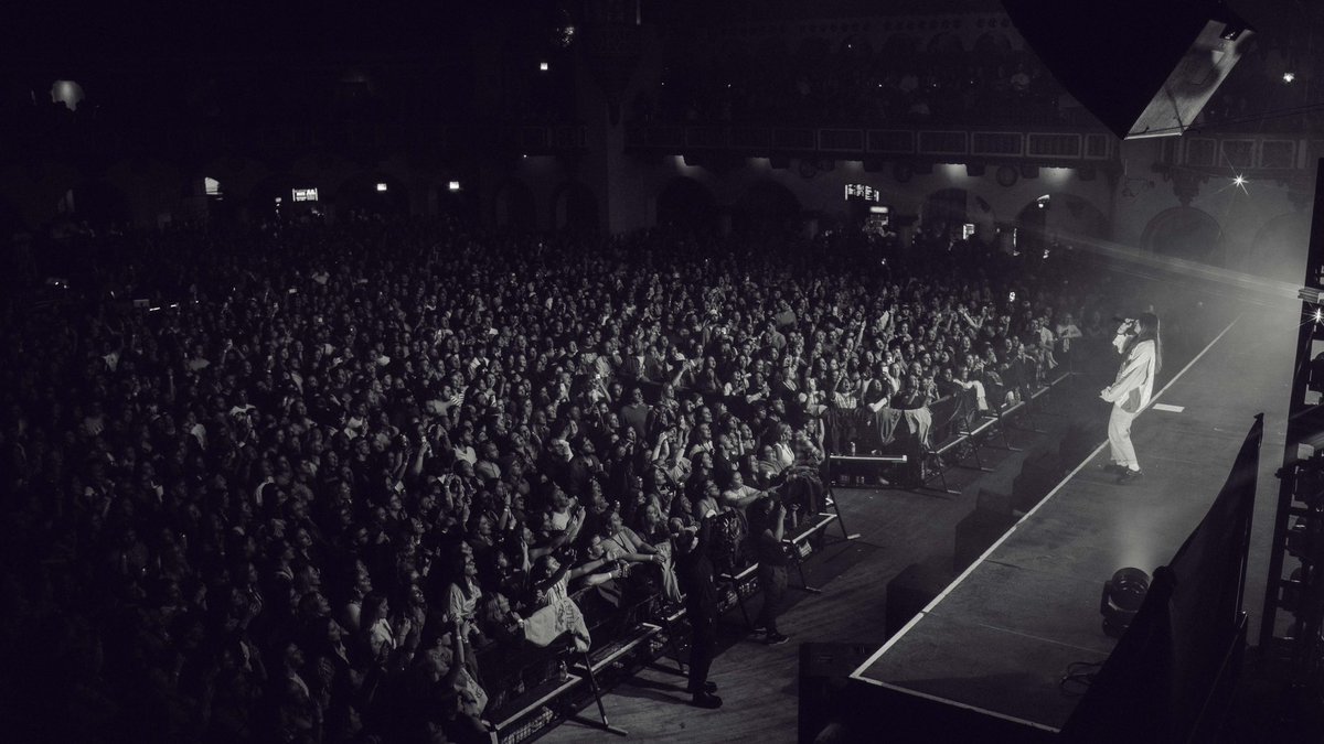 chelseacutler's tweet photo. recently on tour https://t.co/zD2RQ3C8wV
