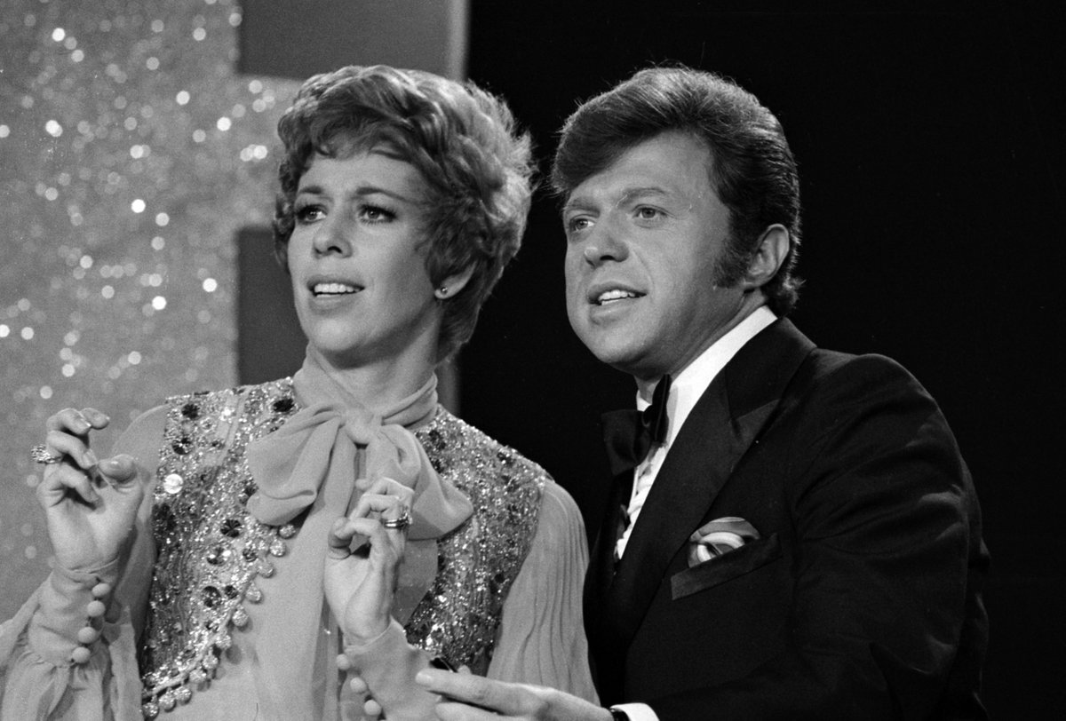 Carol Burnett remembered her friend Steve Lawrence, who died Thursday: “Steve was one of my favorite guests on my variety show, appearing 39 times. He was also my very close friend… so close that I considered him ‘family.’ He will always be in my heart.” variety.com/2024/music/new…