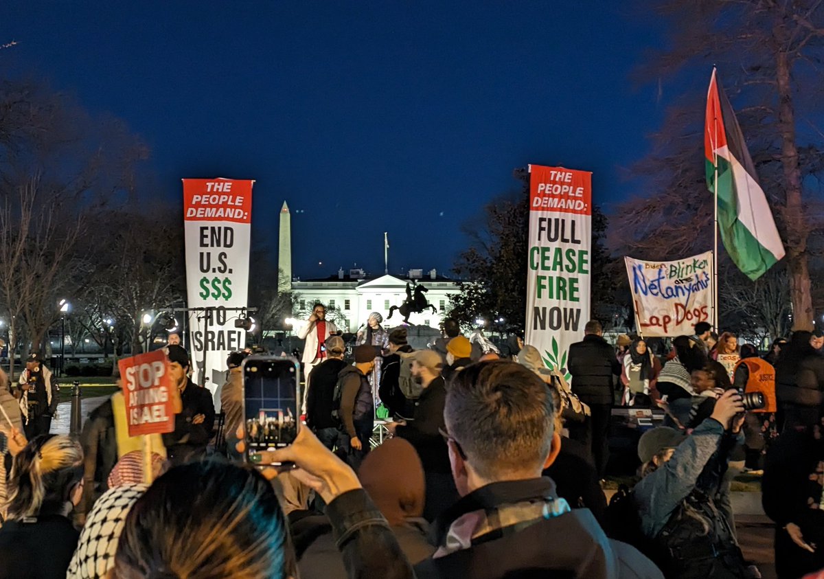 🚨BREAKING🚨 As @potus gives the #SOTU, 1000+ are gathered in front of the White House with the People’s Demands: 1. A permanent ceasefire now. 2. No more money to Israel. 3. Fund the peoples’ and planet’s needs—not genocide and militarism. Biden, call for a CEASEFIRE NOW!