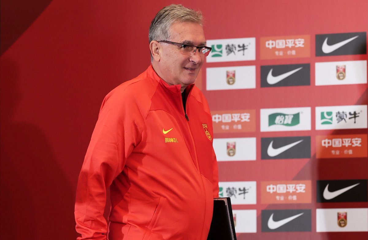 CGTNSportsScene's tweet photo. Meet the new boss! China Football Association welcomes new national team coach Branko #Ivankovic at a media event in Tianjin on Friday.⚽️🙌🎉 @goal2china #ChinaNationalTeam #Ivankovic https://t.co/8nTpnWRGW9