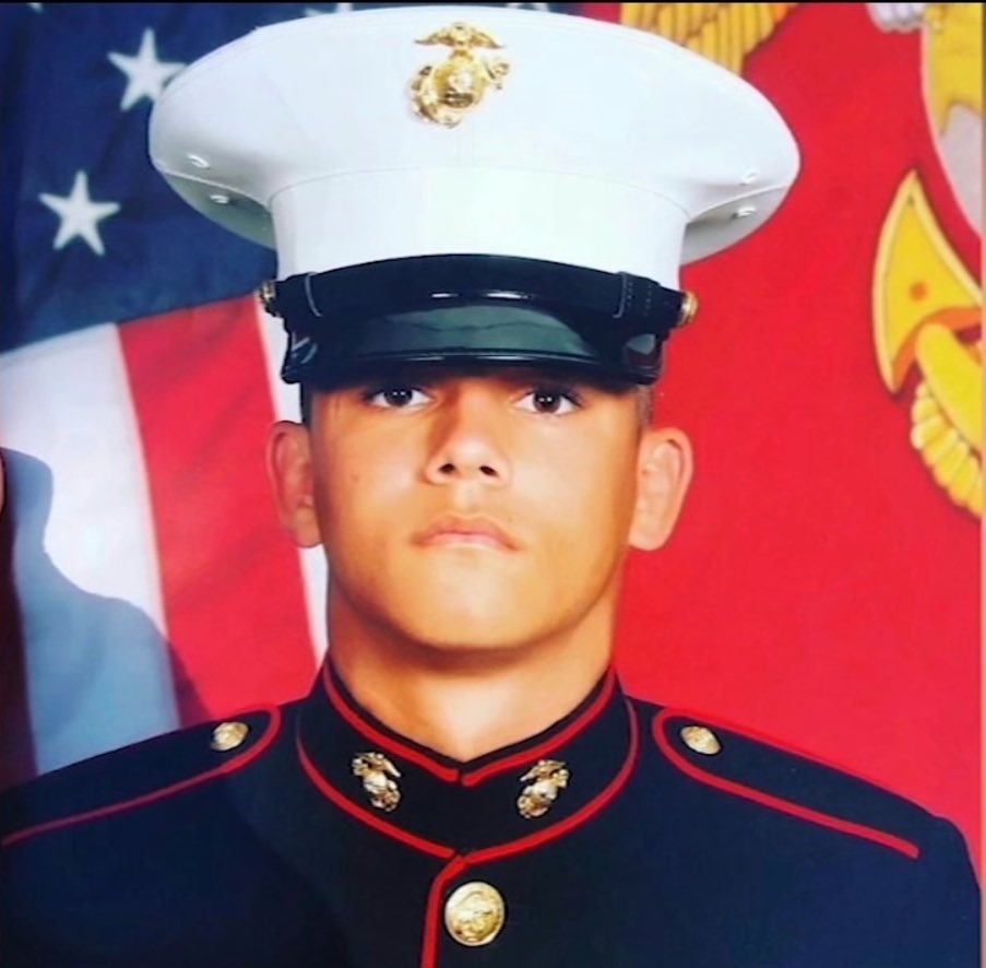 libsoftiktok's tweet photo. Biden had a gold star father arrested tonight. His son was k*lled during Biden’s disastrous Afghanistan withdrawal.

Biden looked at his watch multiple times during the transfer of the fallen soldiers’ coffins.

Biden doesn’t care about fallen servicemembers or their families.

Justice for Kareem!