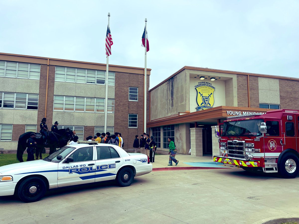 Career Day Extravaganza was a success!! Thanking all of our special guests and community for making it a great experience for our young men. @dallasschools @MrJChoice1 @TransformDISD @N_Bernardino