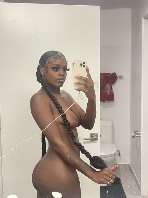 Skin like milk chocolate🔥🍫 https://t.co/XNEKYwpWWj<a href="/tag/fatpussy"class="tags"><span>#fatpussy</span></a>