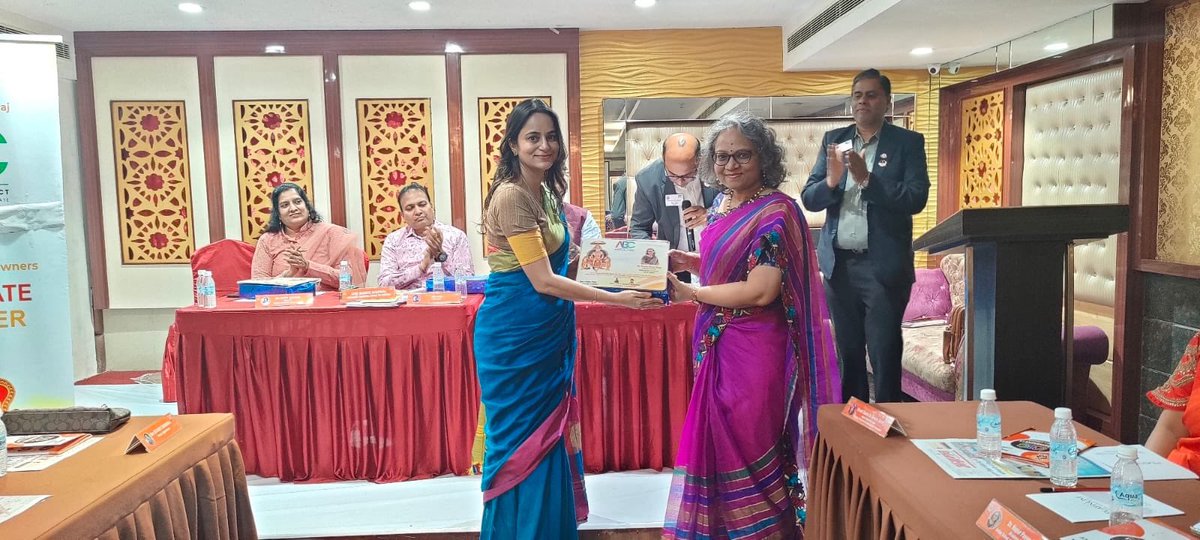 At Agarwal Biz Connect. Dr. @npbang was felicitated by the Agarwal Biz Connect Forum for her professional achievements. On the occasion of the International Women’s Day, she urged the Agarwal community to be more gender inclusive for the female members of the family. 
#ThS_CFE