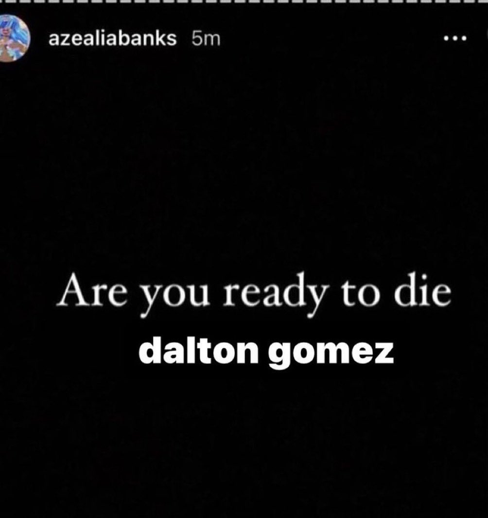 accessarianabr's tweet image. “Eu adormeci chorando, você ligou a televisão e não quis me ouvir.“

— Ariana Grande na faixa “don’t wanna break up again”.
