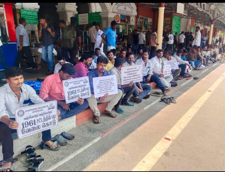 NITINKU62749202's tweet photo. #ccaa
@narendramodi 
@AshwiniVaishnaw 
@PiyushGoyal 
@aajtak 
@AIRAAAOFFICIAL 
@RailMinIndia 
@NITIAayog 
@BBCHindi 
@DainikBhaskar 
@AmarUjalaNews 
@ZeeNews https://t.co/KRxZd3ZBw5
