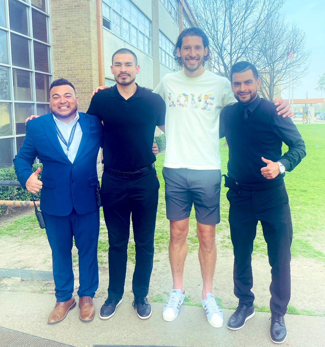 Grateful for the special appearances and the time spent inspiring our young men. DallasISD Proud. Thank you @MoHernandez92 and @Omar4Gonzalez #DTID @TeamDallasISD @dallasathletics @MrJChoice1 @N_Bernardino @FCDallas @gosidekicks