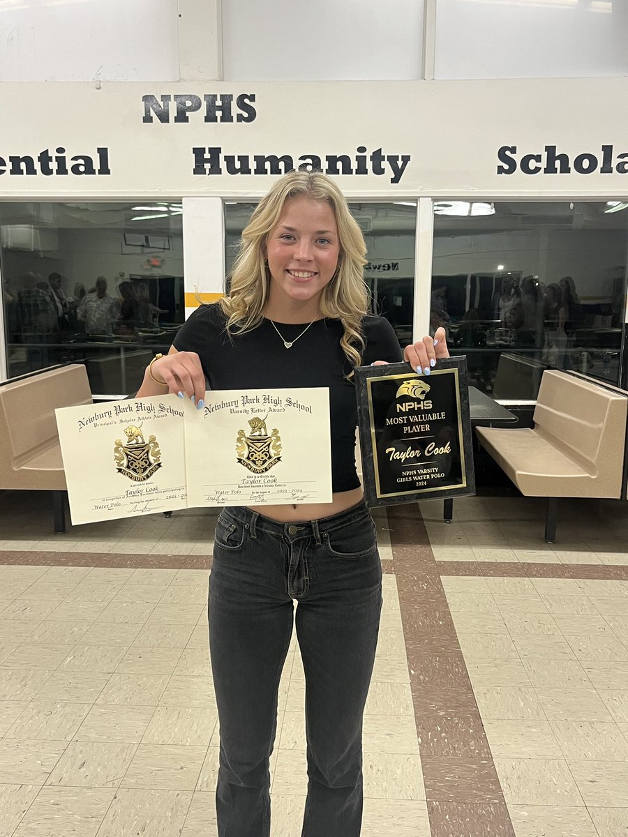 Waterpolo banquet!! Received the 4.0 principal’s scholar athlete award, and MVP!!! Time to take that energy to softball season! @TheAcornSports @JeffConrad10 @amber_fiser @CoachMarioH