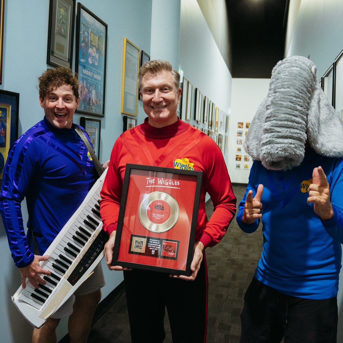Wow! Our Like A Version cover of @tameimpala’s Elephant has gone Gold in Australia! ✨ Thank you to everyone who has listened and joined in the fun over the last few years🐘 Thanks also to the good people at @triple_j and @abcmusic 🎶 #thewiggles