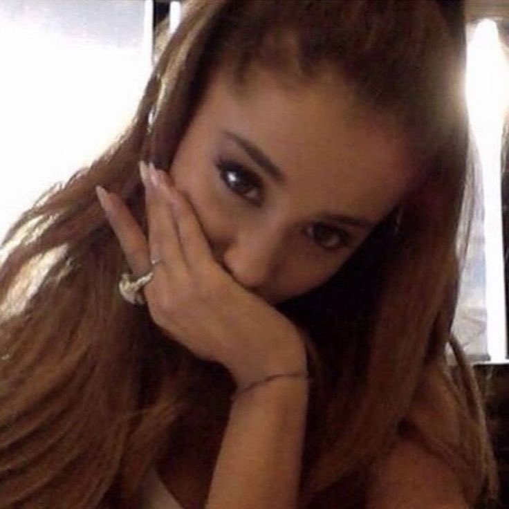yo después de escuchar the boy is mine de ariana grande