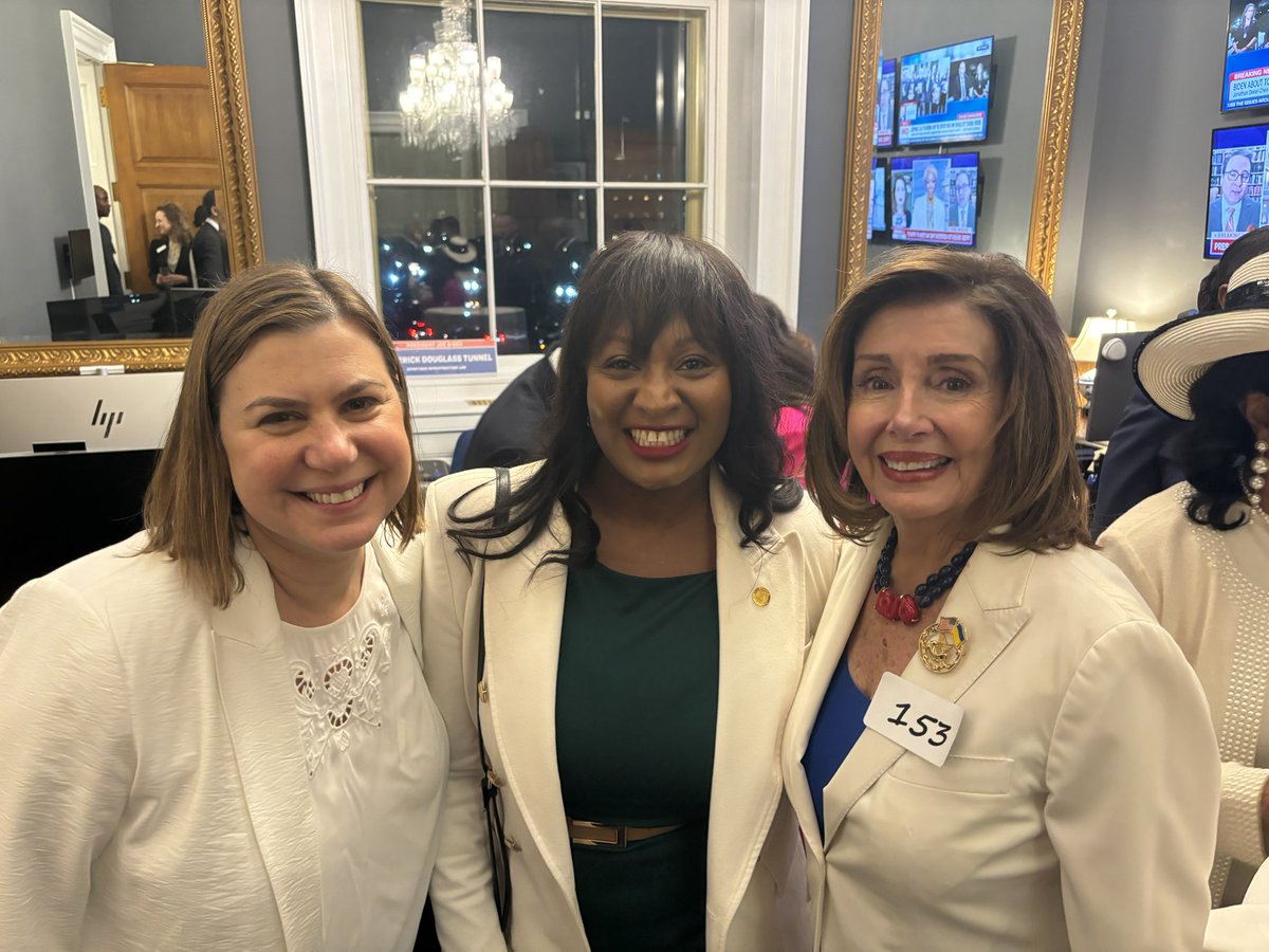 State of the Union address with these dynamic women @SpeakerPelosi @RepSlotkin 🤍