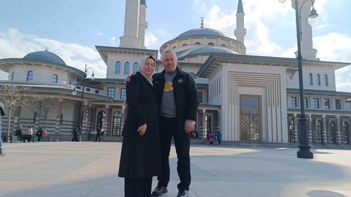 "Sakın ümidini kesenlerden olma." 
(🔹| HicrSuresi 55. Ayet )

Cumamız mübarek olsun kıymetli dostlarım...