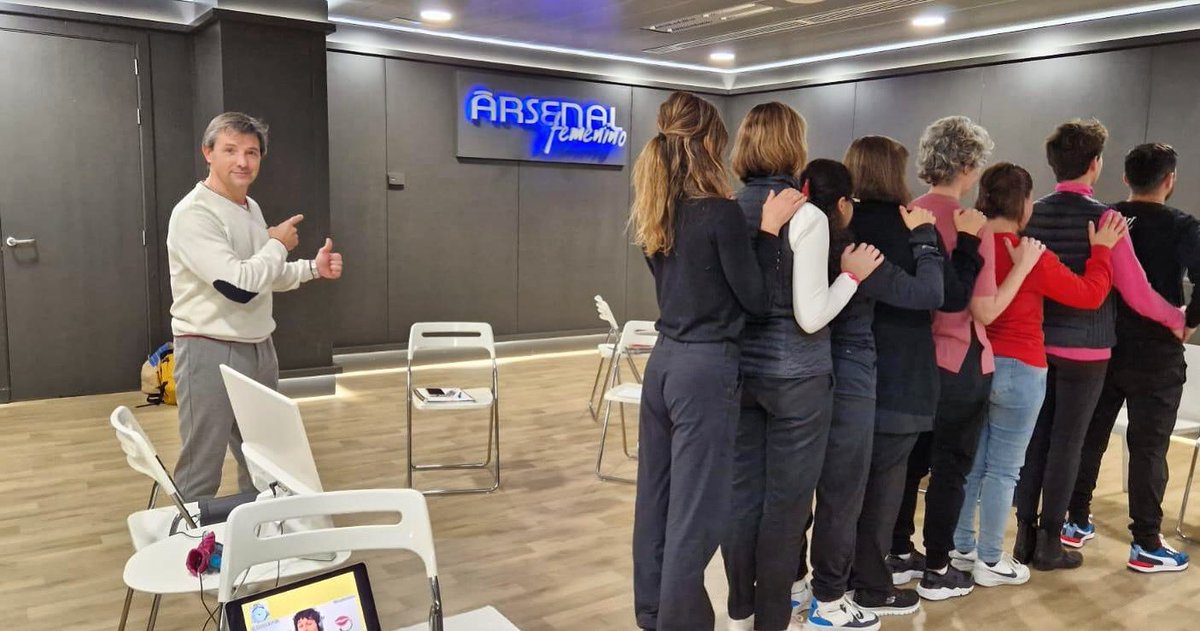 Entrenamiento de Equilibrio y Propiocepción
🧘‍♀️ Mejora tu equilibrio y reduce el riesgo de lesiones con ejercicios de propiocepción. Entrenar la capacidad de tu cuerpo para percibir su posición en el espacio te hará más ágil y seguro en tus movimientos.