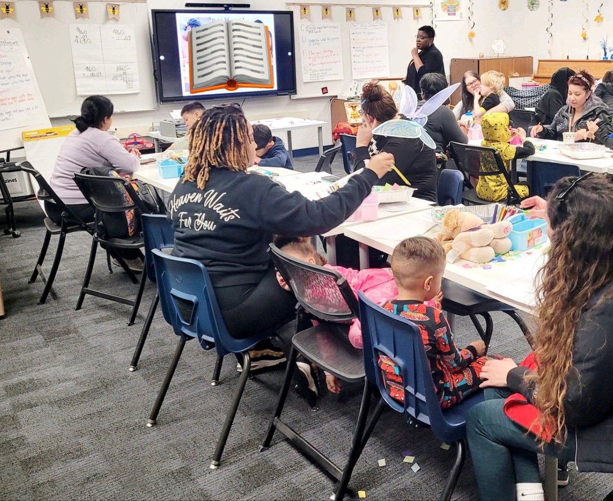 “L” is for Landyn

Sharing 🇬🇭 #MyNameIsAnAddress 🇬🇭with Landyn and a room full of families has been the highlight of my #NevadaReadingWeek 2024! 

Doris French ES & @CCSDFamily, thank you for the invitation!