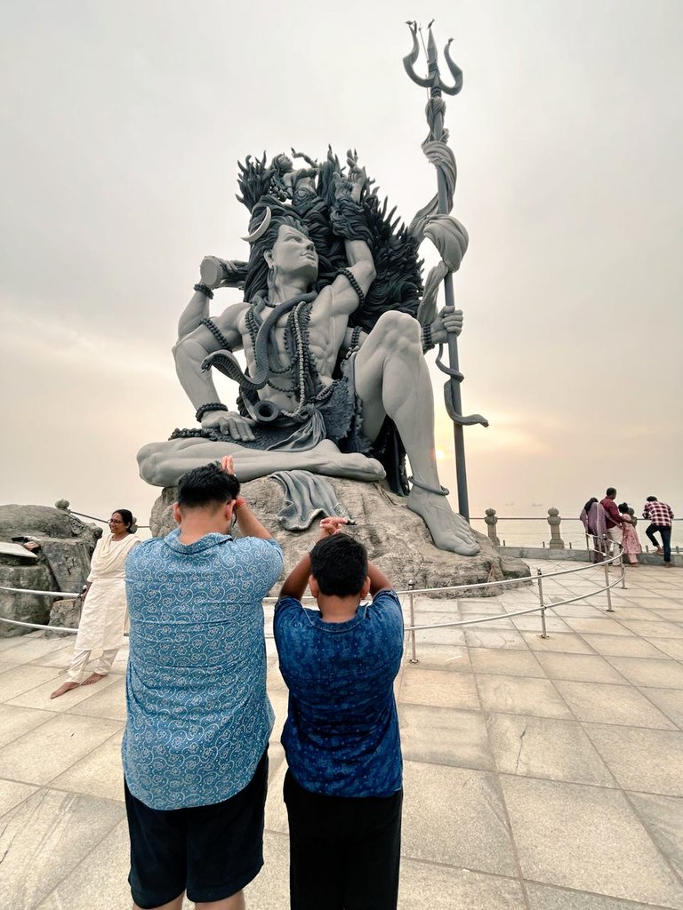 abhijitpanda's tweet image. Jai Bholenath #Shivaratri
#HarHarMahadevॐ 
I would like to share my heartiest gratitude to one of the persons from whom I learnt a lot this year @itsprekshaBaid thank you so much on this holy occasion  💖