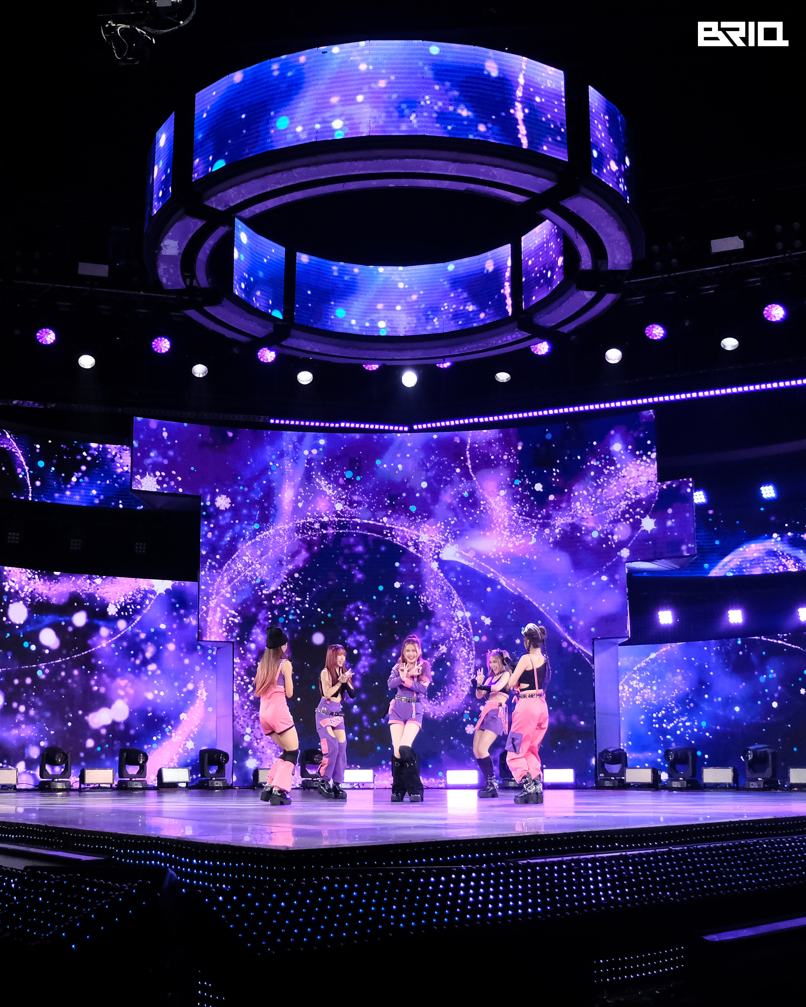 GIH8NOVbsAAhFOD?format=jpg&name=4096x4096